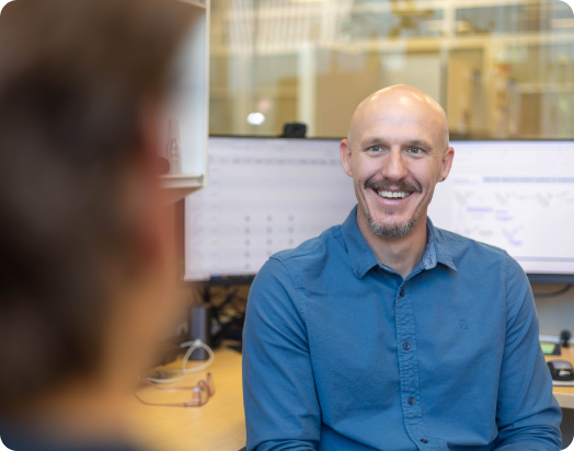 nurix-employees-communicating